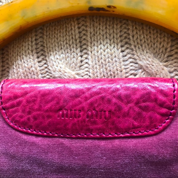 MIU MIU Clutch - Whimsical Purple Velvet Clutch with Tortoise Shell Detailing - Picture 4 of 9